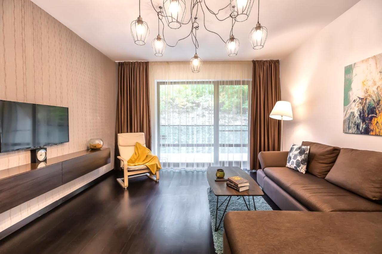 Tampa Gardens Apartments - Adults Only Braşov Buitenkant foto