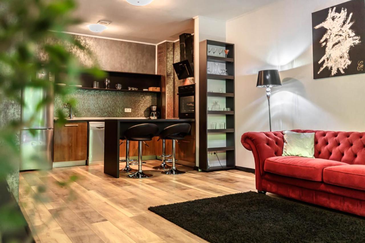 Tampa Gardens Apartments - Adults Only Braşov Buitenkant foto
