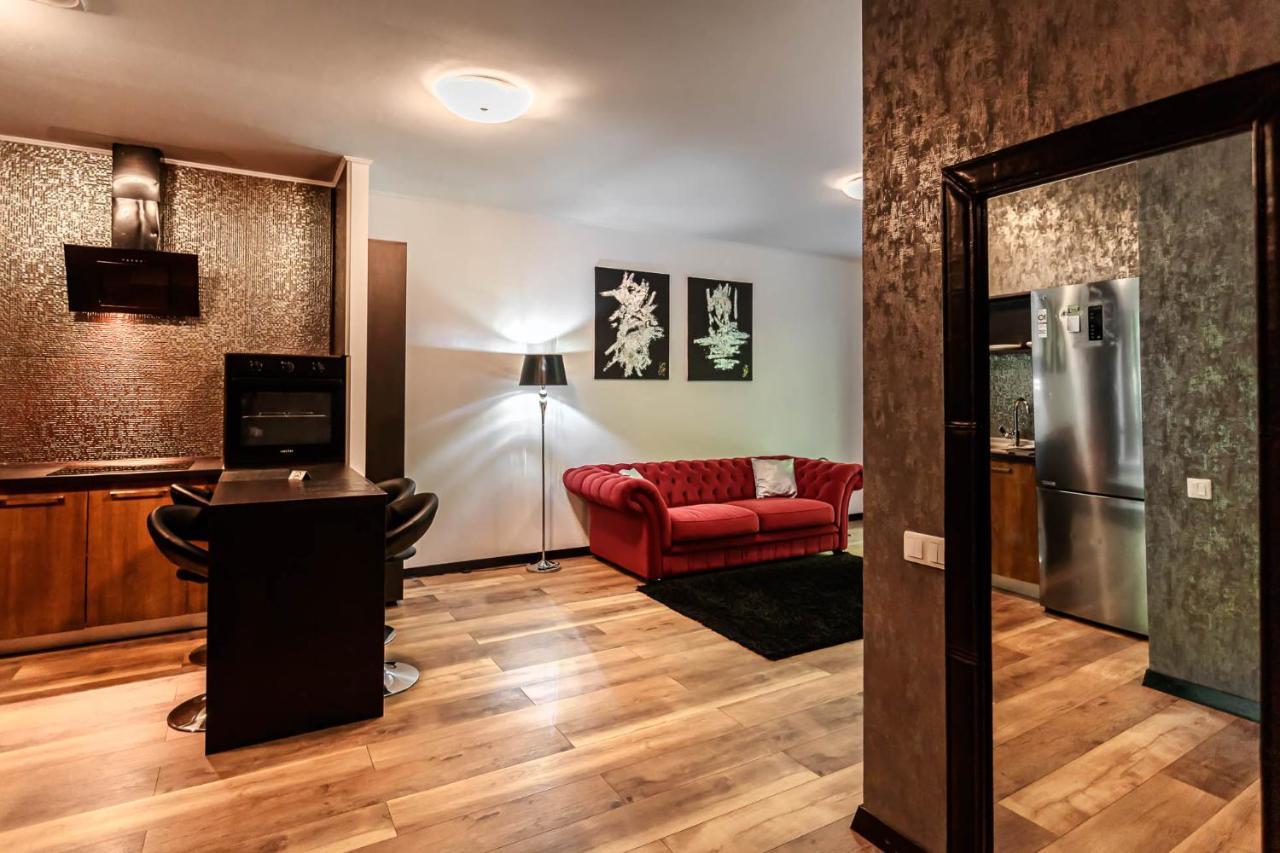 Tampa Gardens Apartments - Adults Only Braşov Buitenkant foto