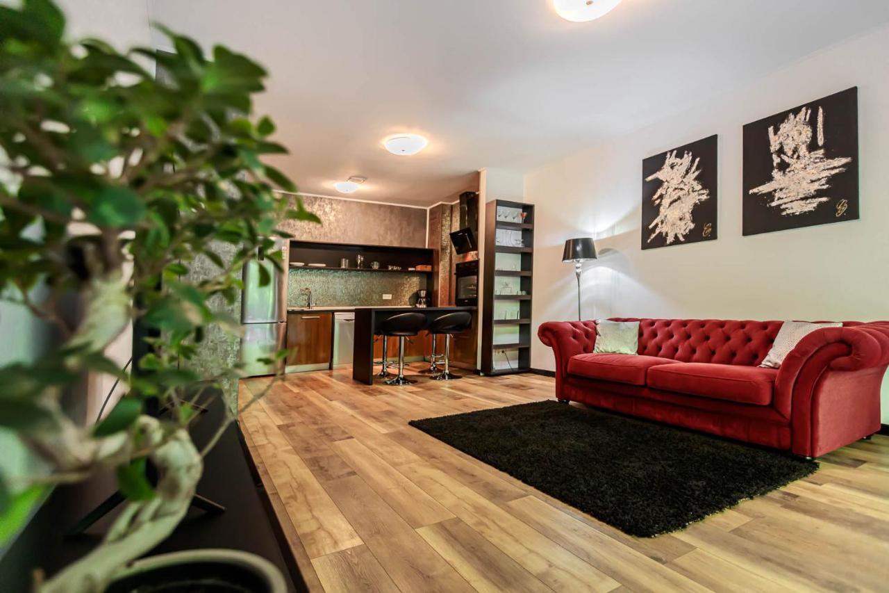 Tampa Gardens Apartments - Adults Only Braşov Buitenkant foto