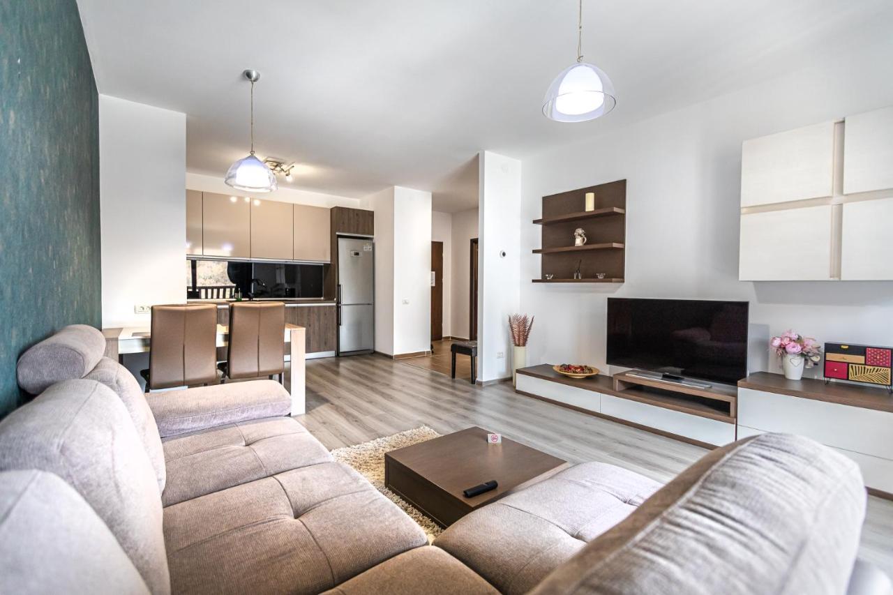 Tampa Gardens Apartments - Adults Only Braşov Buitenkant foto