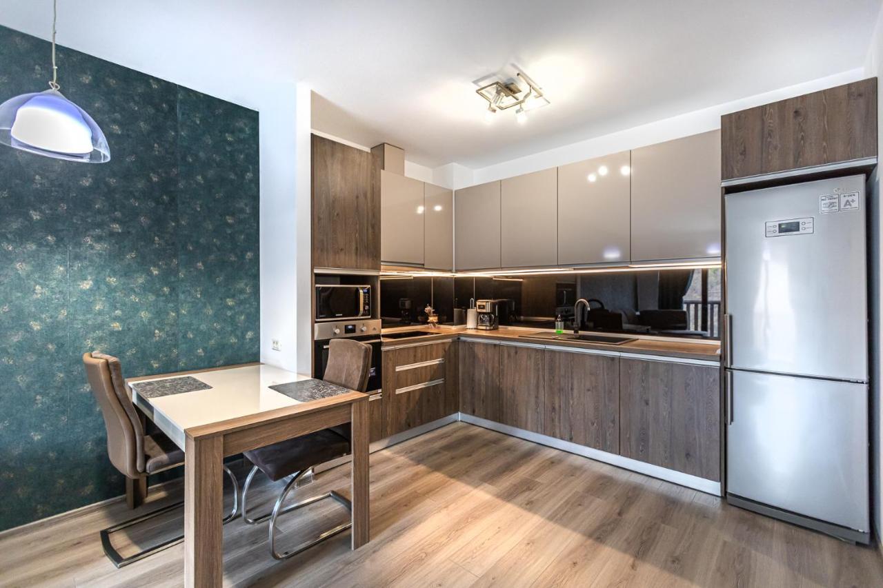 Tampa Gardens Apartments - Adults Only Braşov Buitenkant foto