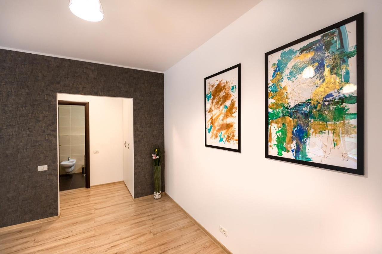 Tampa Gardens Apartments - Adults Only Braşov Buitenkant foto