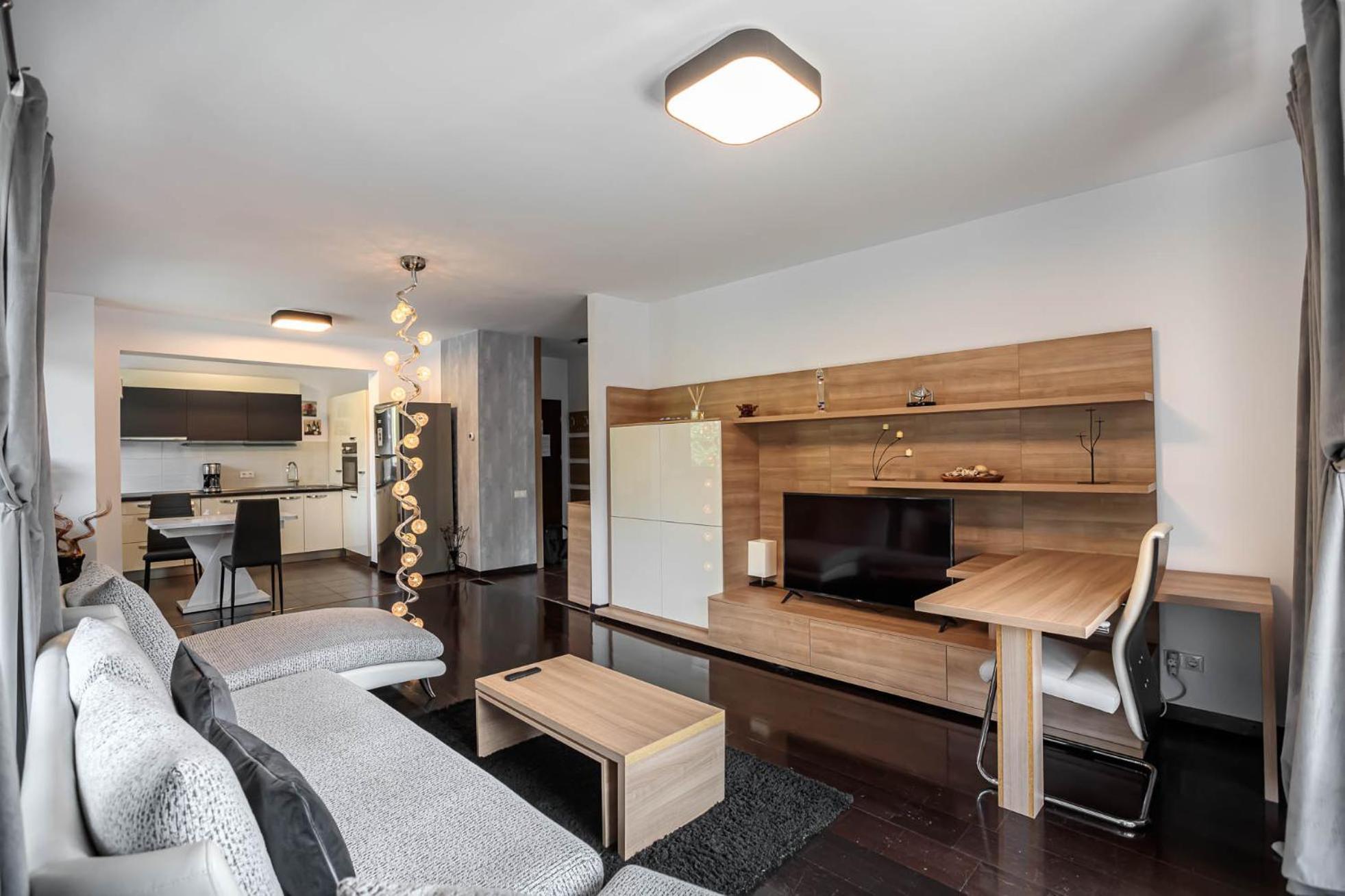 Tampa Gardens Apartments - Adults Only Braşov Buitenkant foto