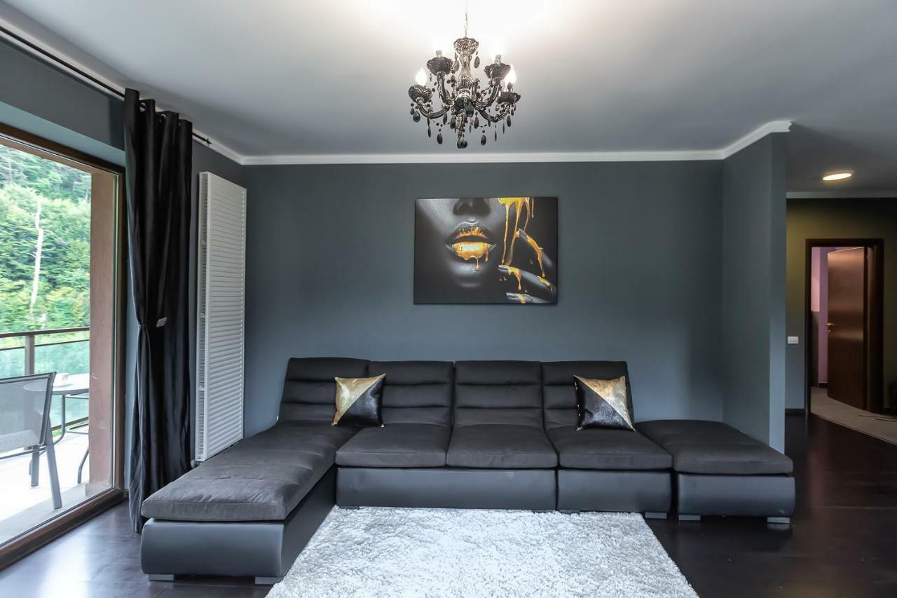 Tampa Gardens Apartments - Adults Only Braşov Buitenkant foto